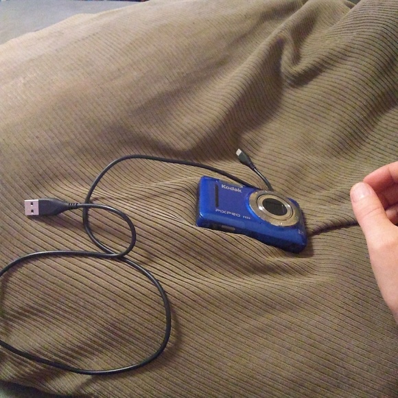 Blue kodak camera - Picture 3 of 3